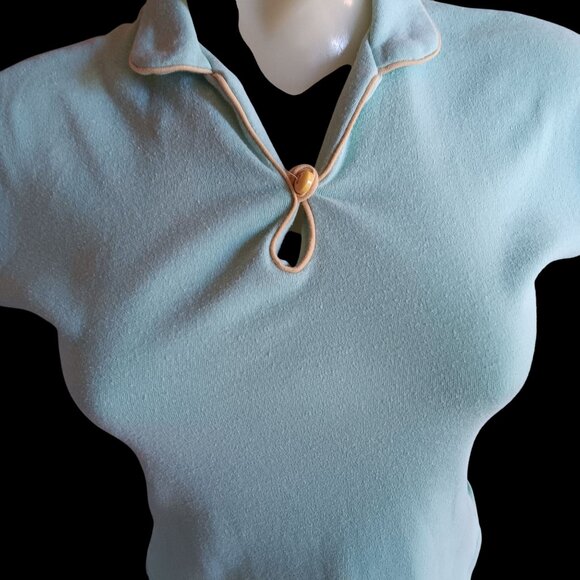 Vintage Women's Small Top 70's Disco Buttery Blue Fitted Cap Sleeve Keyhole - Picture 2 of 5